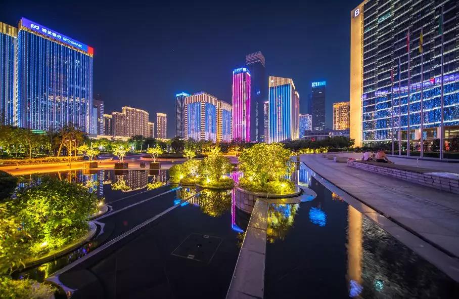 信達(dá)科技·西安高新區(qū)都市之門亮化