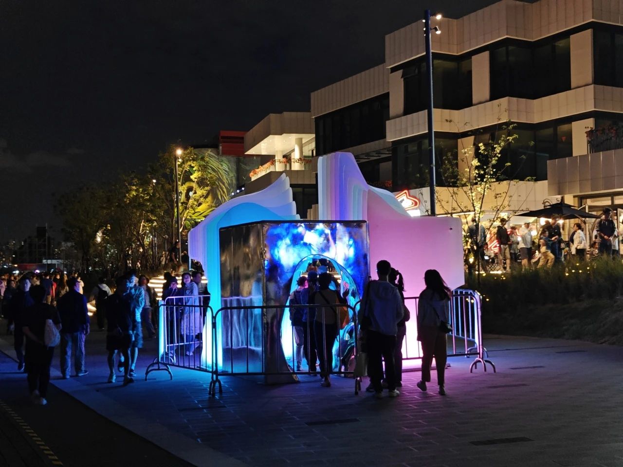 藏不住了，這個(gè)國(guó)慶，信達(dá)電通助力上海國(guó)際光影節(jié)徐匯分會(huì)場(chǎng)！